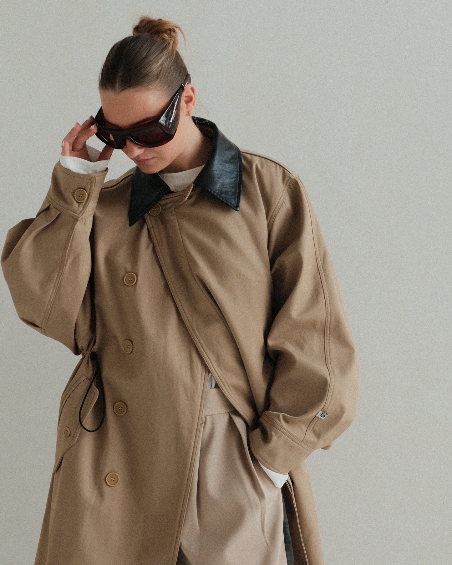 Beige Leather Trenchcoat (v)